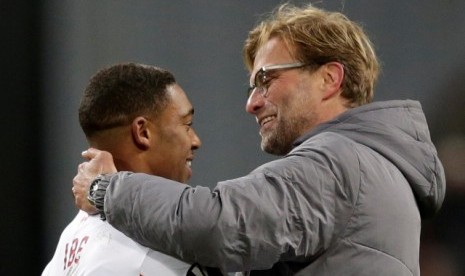 Jordon Ibe (kiri) bersama Juergen Klopp