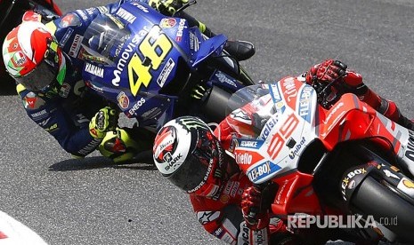 Jorge Lorenzo ditempel ketat Valentino Rosii di Mugello Circuit, Ahad (3/6).