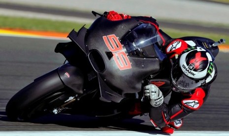 Jorge Lorenzo saat uji coba dengan Ducati di Valencia.