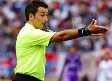 Jorge Larrioda, wasit asal Uruguay, pemimpin pertandingan Jerman vs Inggris di babak 16 Besar. Jorge menolak gol Inggris dalam laga tersebut.