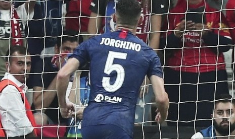 Jorginho mengenakan kostum dengan nama yang salah tulis.