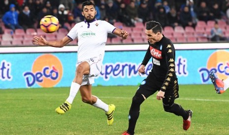 Jose Callejon (kanan) saat menjebol gawang Fiorentina.