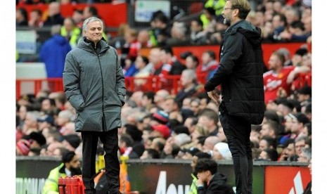 Jose Mourinho (kiri) dan Juergen Klopp.