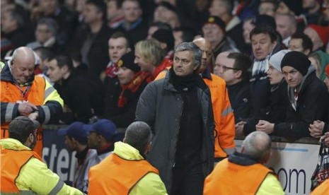 Jose Mourinho (tengah)