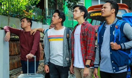 Joshua Suherman, Bayu Skak, Brandon Salim, dan Tutus Thomson dalam film Yowis Ben 2.