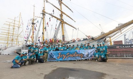 Joy Sailling dengan KRI Dewaruci