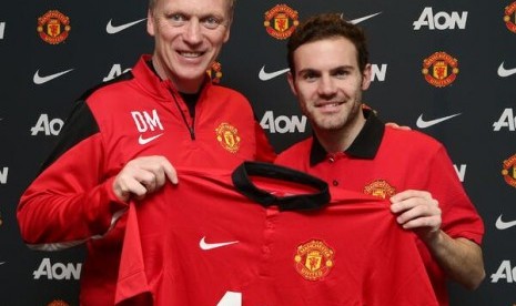 Juan Mata kini resmi berkostum Manchester United