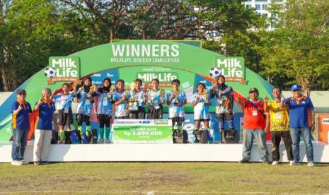 Juara MilkLife Soccer Challenge - Surabaya Series 2 2024 di Stadion Brawijaya Surabaya pada Ahad (8/9/2024). 