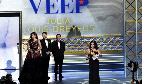 Julia Louis-Dreyfus meraih Emmy keenamnya berturut-turut karena berperan sebagai calon presiden, yang egois, di saluran HBO 