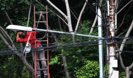 Jumlah PJU di Kabupaten Indramayu mencapai sekitar 15 ribu unit. Padahal, jumlah PJU idealnya mencapai 20 ribu unit.