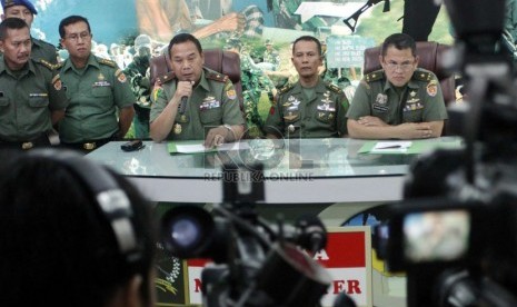 Jumpa pers hasil penyelidikan Tim Investigasi TNI AD  terkait kasus penyerangan LP Cebongan di Jakarta,Kamis (4/4).  (Republika/Yasin Habibi)