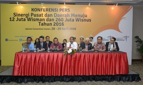 Jumpa Pers Kementerian Pariwisata didampingi Direktur Utama Garuda Indonesia, ASITA, BTN, dan perwakilan Kementerian perumahan rakyat, Kamis (28/4) di JCC.