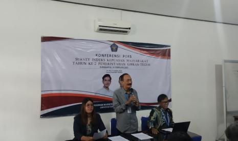 Jumpa pers survei indeks kepuasan masyarakat tahun kedua pemerintahan Gibran-Teguh di Unisri Solo, Rabu (15/2/2023).