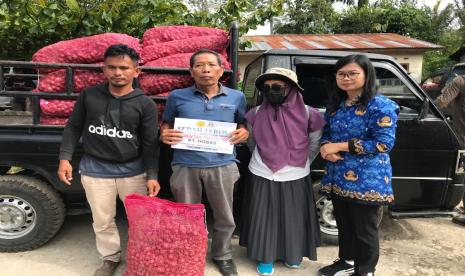 Junimart Girsang salurkan 20 ton bibit yang bersumber dari Kementerian Pertanian.