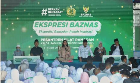 Jurnalis senior Najwa Shihab mengajak  generasi milenial untuk terus meningkatkan kemampuan diri agar tetap survive di era society 5.0, saat mengisi acara di Pesantren Kilat Ekspedisi Ramadhan Penuh Inspirasi (Ekspresi) Baznas, Jumat (7/4/2023).