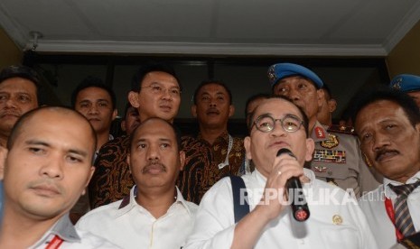 Juru Bicara Calon Gubernur DKI Jakarta nomor urut 2 Basuki Tjahaja Purnama atau yang biasa dipanggil Ahok, Ruhut Sitompul memberikan keterangan kepada awak media seusai menjalani pemeriksaan di Mabes Polri, Jakarta, Senin (7/11).