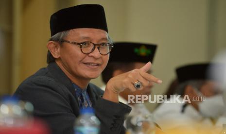 Juru Bicara Forum Religion of Twenty (R20) Muhammad Najib Azca memberikan paparan saat berkunjung ke Kantor Republika, Jakarta, Senin (26/9/2022). Kunjungan tersebut dalam rangka silaturahmi sekaligus menyampaikan agenda Forum Religion of Twenty (R20) yang akan berlangsung pada November 2022. Pengurus Besar Nahdlatul Ulama (PBNU) akan mengundang pimpinan agama terkemuka dari seluruh dunia untuk berkumpul di Indonesia dalam forum R20. 