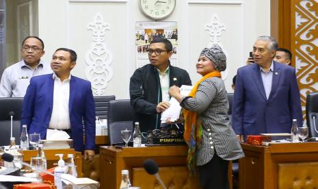 Juru bicara Fraksi PKB di Baleg, Luluk Nur Hamidah, mengusulkan kenaikan dana desa menjadi Rp 5 miliar per tahun per desa dalam rapat pleno di Baleg DPR, Senin (7/3/2023).