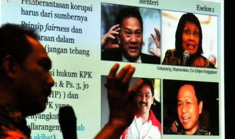  Juru bicara keluarga Malaranggeng, Rizal Mallarangeng berbicara saat konfrensi pers 