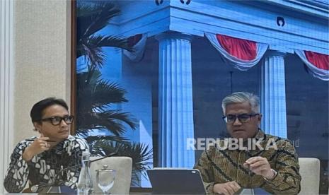 Juru Bicara Kementerian Luar Negeri (Kemenlu) RI Rolliansyah Soemirat menyampaikan pernyataannya dalam taklimat media di Jakarta, Kamis (5/12/2024).