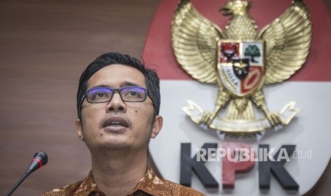 Juru bicara Komisi Pemberantasan Korupsi (KPK) Febri Diansyah memberikan keterangan pers terkait kasus suap Bupati Kebumen di gedung KPK, Jakarta, Selasa (23/1).