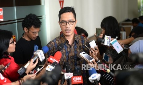  Juru Bicara KPK, Febri Diansyah memberikan paparan kepada wartawan di Gedung KPK, Jakarta, Selasa (16/5). 