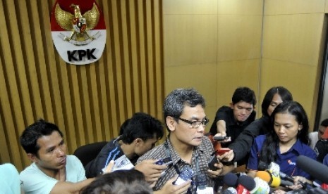    Juru Bicara KPK, Johan Budi, saat memberikan keterangan pers.