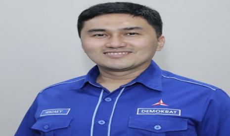 Juru bicara Partai Demokrat, Herzaky Mahendra Putra, menyatakan Demokrat merasa wacana amendemen UUD 1945 tidak tepat di saat fokus seharusnya dialihkan ke penanganan pandemi Covid-19.