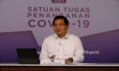  Juru Bicara Satgas Penanganan Covid-19 Prof Wiku Adisasmito menyajikan data perkembangan penanganan Covid-19 tingkat dunia sebagaimana disampaikan World Health Organization (WHO). Ia menyatakan Perkembangan penanganan pandemi Covid-19 di Indonesia, sejalan dengan perkembangan pandemi Covid-19 di tingkat global atau tingkat dunia.