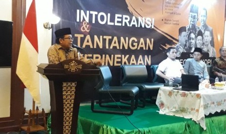 Juru Bicara Wakil Presiden RI, Masduki Baidlowi saat menjadi pembicara kunci dalam acara talkshow bertajuk Peci dan Kopi di Kantor PBNU, Jakarta Pusat, Jumat (28/2).