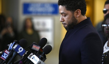 Jussie Smollett berbicara pada media usai digugurkannya dakwaannya di Cook County, Selasa (26/3) waktu AS.