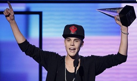 Justin Bieber di gelaran American Music Award 2012.