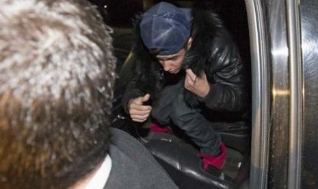 Justin Bieber saat tiba di Kantor Polisi Toronto, Kanada pada Rabu (29/010/2014)