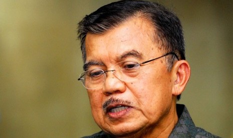 Jusuf Kalla admitts that the government makes mistake so far, since the state administration place itself equal with foreign companies. (file photo)