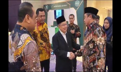 Jusuf Kalla berbincang dengan UBN