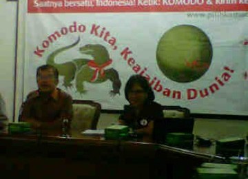 Jusuf Kalla dan Emy Hafild