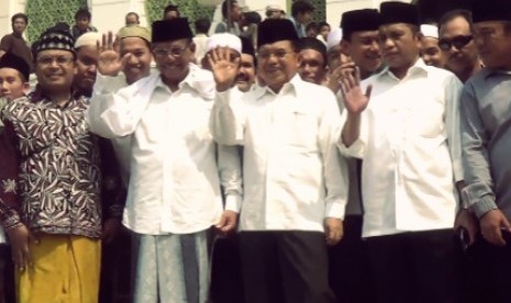 Jusuf Kalla (JK) menemui KH Hasyim Muzadi di Pondok Pesantren Al Hikam, Depok, Jumat (23/5).