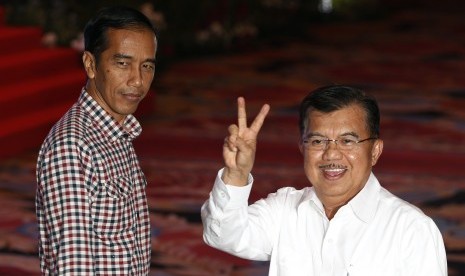 Jusuf Kalla (kanan) bersama Joko Widodo (Jokowi)