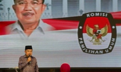 Jusuf Kalla menyampaikan visi dan misinya saat Debat Cawapres 2014 di Jakarta, Ahad (29/6). 