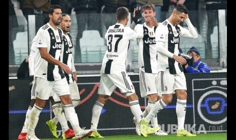      Juventus gagal memetik poin penuh kala ditahan imbang Parma, 3-3, pada laga pekan ke-22 Liga Italia di Stadion Allianz Turin, Ahad (3/2) dini hari WIB.  