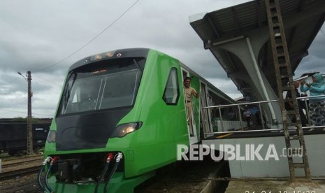 KA Minangkabau Ekspres yang menghubungkan Kota Padang dan Bandara Internasional Minangkabau (BIM) direncanakan mulai melayani penumpang di pekan pertama Mei 2018. Pemerintah menetapkan tarif promosi Rp 10 ribu per perjalanan demi menarik minat masyarakat.