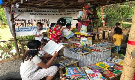 Kaba Kamboja, Taman Baca Yang Diinisiasi Mahasiswa KKN UNP di RW I Kelurahan Batipuh Panjang, Kecamatan Koto Tangah, Kota Padang