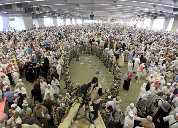 Kabah dikelilingi oleh jamaah haji, Senin (7/10)