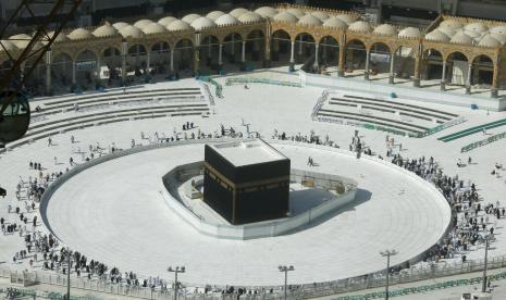 Kabah yang sepi dari jamaah di Masjid al Haram, Kota Suci Makkah, Arab Saudi, Sabtu, 7 Maret 2020. Masjid al Haram sepi karena virus corona.