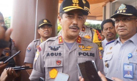 Kabaharkam Polri Irjen Agus Andrianto menyebut masyarakat harus beradaptasi dengan new normal selama pandemi corona.