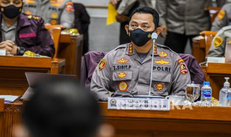 Kabareskrim Polri yang juga calon Kapolri Komjen Pol Listyo Sigit Prabowo bersiap mengikuti Uji Kelayakan dan Kepatutan Calon Kapolri di ruang Komisi III DPR, Kompleks Parlemen, Jakarta, Rabu (20/1/2021). Calon Kapolri Komjen Pol Listyo Sigit Prabowo merupakan calon tunggal Kapolri yang diajukan Presiden Joko Widodo ke DPR untuk menggantikan Jenderal Pol Idham Aziz yang memasuki masa pensiun.