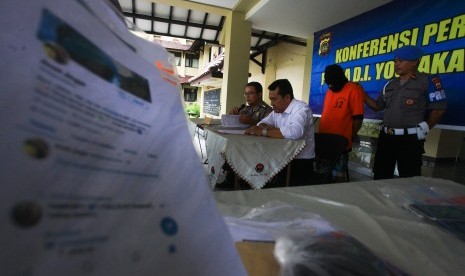 Kabid Humas Polda Daerah Istimewa Yogyakarta (DIY), AKBP Yuliyanto (kiri).