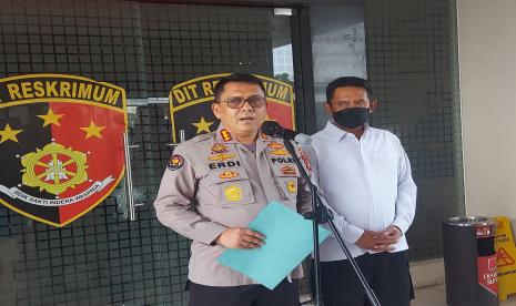 Kabid Humas Polda Jabar, Kombes Pol Erdi Chaniago dan Dirkrium Kombes Pol Yadi Sudarto saat rilis penyidikan kasus Habib Bahar Smith di Mapolda.