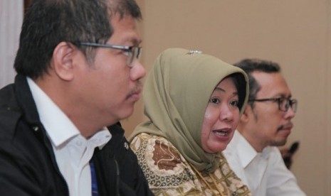 Kabiro Humas MPR Siti Fauziah (tengah)