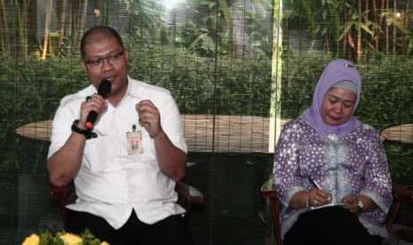 Kabiro Humas Setjen MPR Siti Fauziah (kiri)  saat acara Media Expert Meeting di Menteng, Jakarta, (10/10).